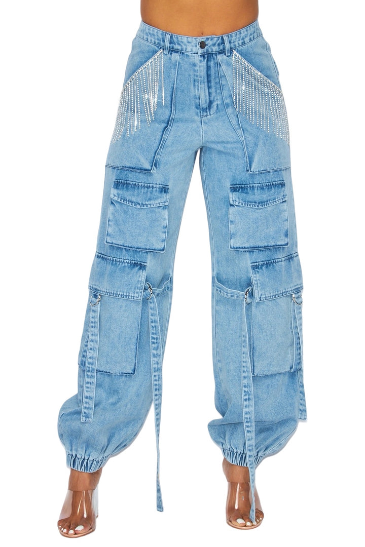 a woman is wearing a pair of blue jeans