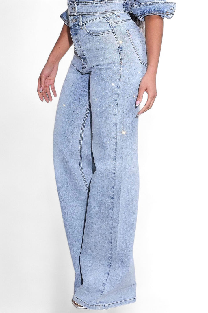 a woman is wearing a pair of jeans