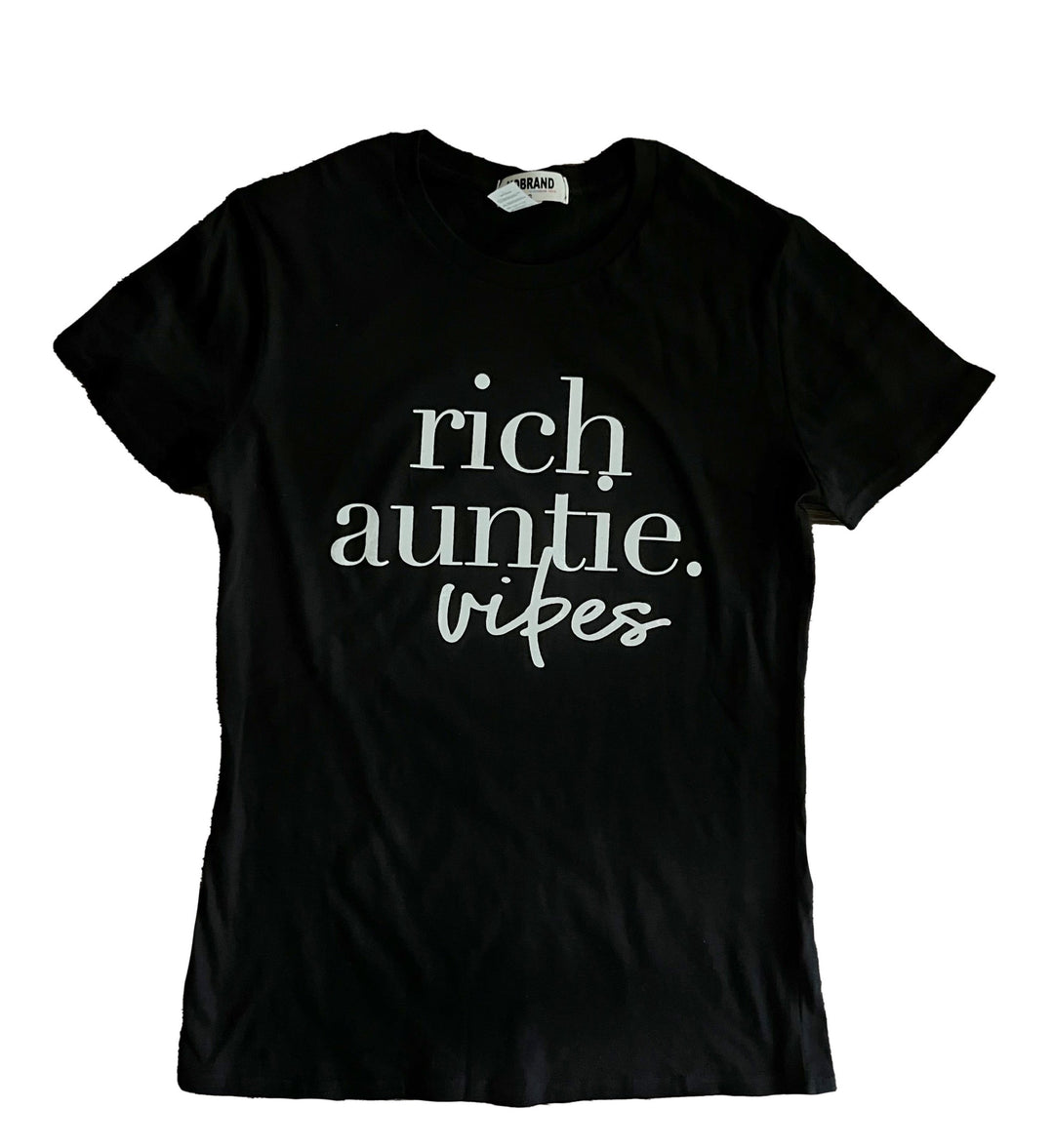 a black t - shirt with the words rich, anntie, vibes written
